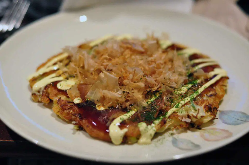 Okonomiyaki på tallrik