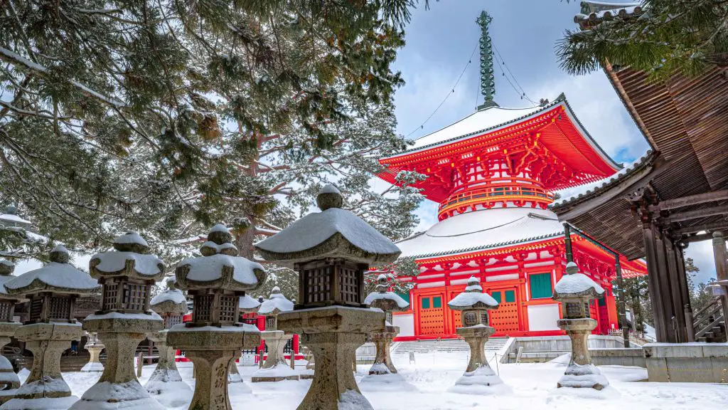 Vintern i Japan, mycket snö i norra delarna och i bergen, inte så mycket i Tokyo.